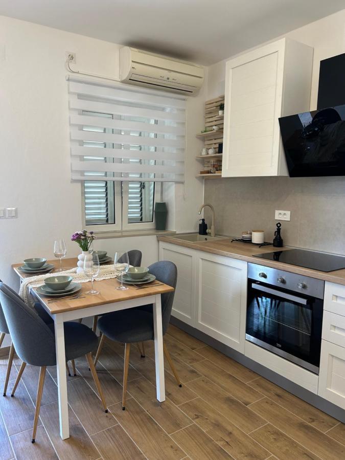 Apartamento Zio Nino Sutomiscica Exterior foto